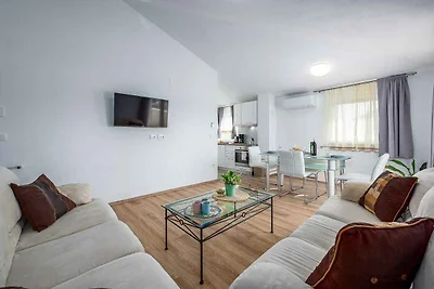 Ferienwohnung mit Garten und Klimaanlage