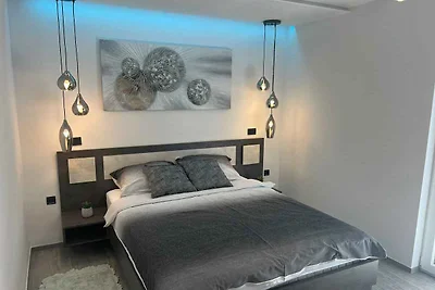 Villa mit Pool, gemütlichen Terrassen und