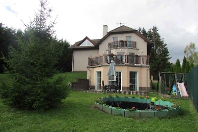 Villa mit Innenpool, Saunou und Spielraum