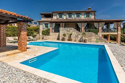 Villa mit Aussenpool
