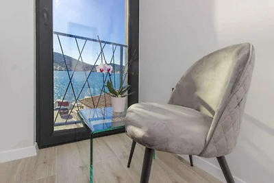 Ferienhaus mit Pool und Meerblick