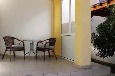 Studio mit Klimaanlage und Terrasse