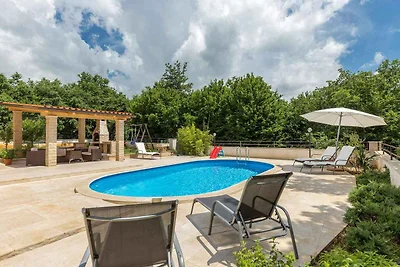 Villa mit Pool und Klimaanlage