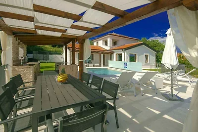 Villa mit Klimaanlage und Pool