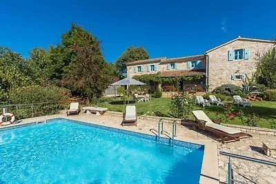 Villa mit privatem Pool und grossem Garten