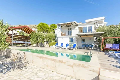 Ferienhaus mit Pool und Grillmöglichkeit