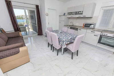 Ferienwohnung mit Terrasse und Meerblick