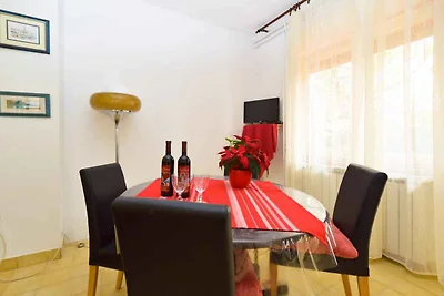 Ferienwohnung mit Balkon mit Gartenmöbeln