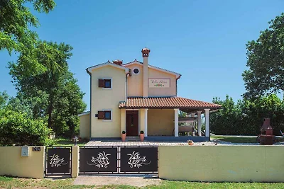 Villa mit Pool und Klimaanlage