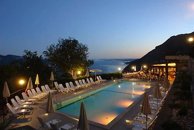 Ferienwohnung mit Seeblick und Pool