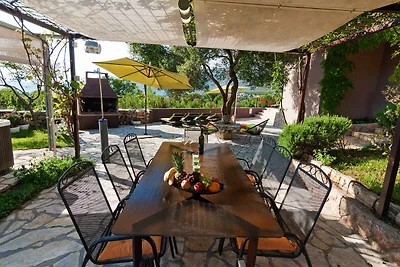 Ferienhaus für 8 Personen mit Pool und