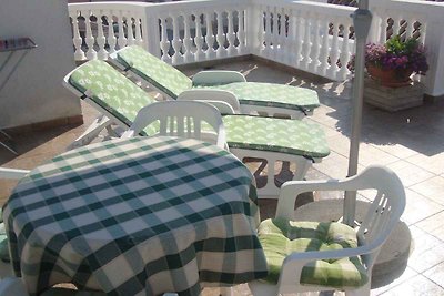 Studio mit grosser Terrasse