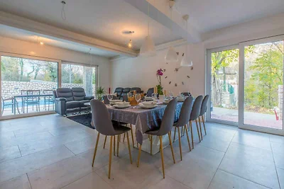 Ferienhaus mit Pool und Klimaanlage