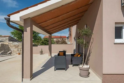 Ferienhaus mit Pool und Klimaanlage