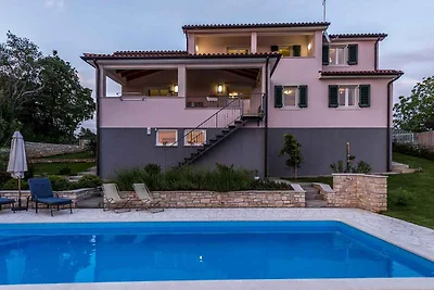 Villa mit Pool und Klimaanlage