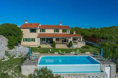 Villa mit Meerblick und Pool