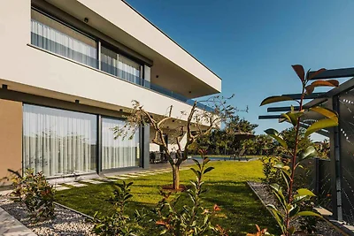 Villa mit Klimaanlage und Aussenpool