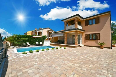 Ferienhaus mit Pool und Klimaanlage