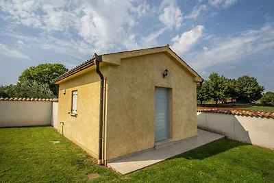 Villa mit Swimmingpool, Tischtennis und