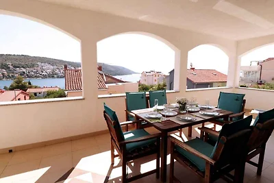 Ferienhaus mit Aussenpool und Fitness