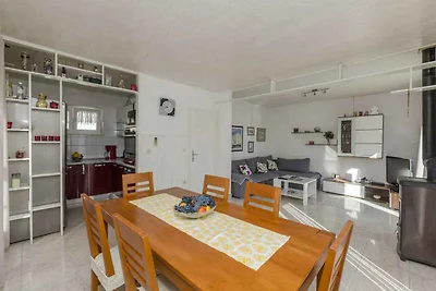 Ferienwohnung mit Terrasse und Grill