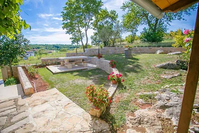 Villa mit Pool und Garten