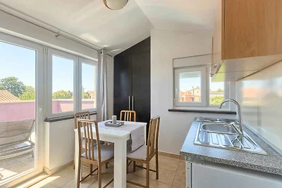 Villa mit Swimmingpool, Kinderspielplatz und
