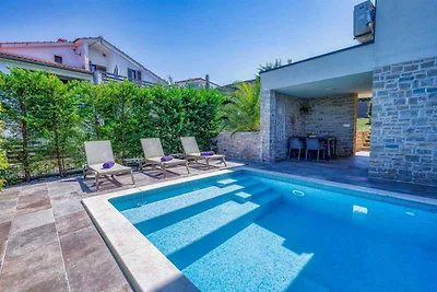 Ferienwohnung mit Pool und Klimaanlage