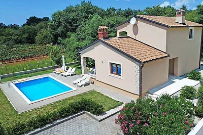 Villa mit Pool und Klimaanlage