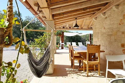 Villa mit Swimmingpool in ruhiger Umgebung