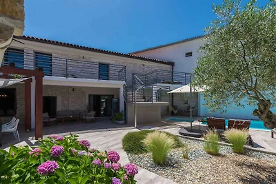 Villa mit Pool für bis zu 10 Personen in Rovi