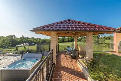 Villa mit Pool und Klimaanlage