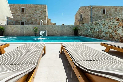 Schöne Villa mit privatem beheiztem Pool, Sau