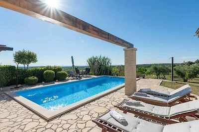 Villa mit Klimaanlage und Pool
