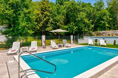 Ferienhaus mit Swimmingpool, Terrasse und