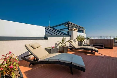 Ferienhaus mit Dachterrasse und Jacuzzi mit S