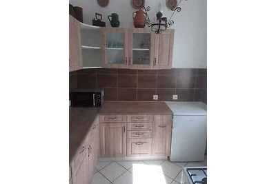 Ferienwohnung mit Gartenpavillon in der Mitte