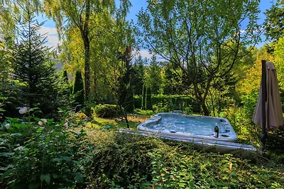 Ferienhaus mit Whirlpool und Garten