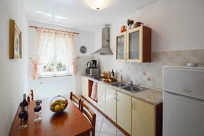 Ferienwohnung mit Terrasse und Klimaanage