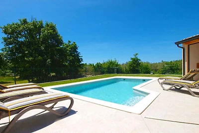 Villa mit Pool und Klimaanlage