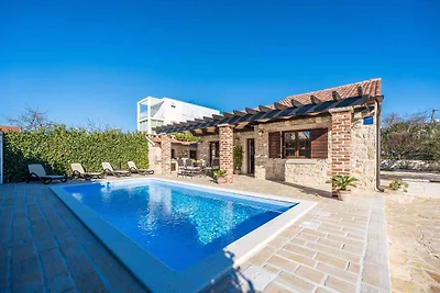 Ferienhaus mit Grillterrasse und Pool