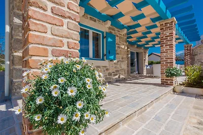 Villa mit Pool, Klima und Grill