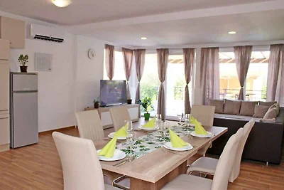 Ferienwohnung mit Klimaanlage und Aussenpool