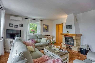 Villa mit Pool und Klimaanlage