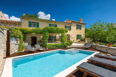 Villa mit beheiztem Pool