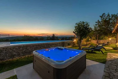 Ferienhaus mit Whirlpool und Pool