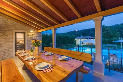 Villa mit Pool und Klimaanlage