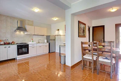 Ferienwohnung mit Terrasse und Garten