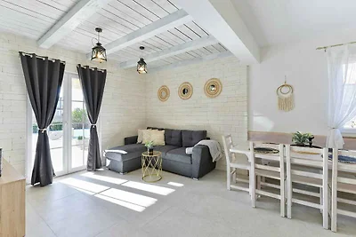 Schöne Villa in Privlaka mit beheiztem