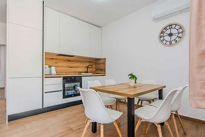 Gemütliche Ferienwohnung Mucaj mit Terrasse a